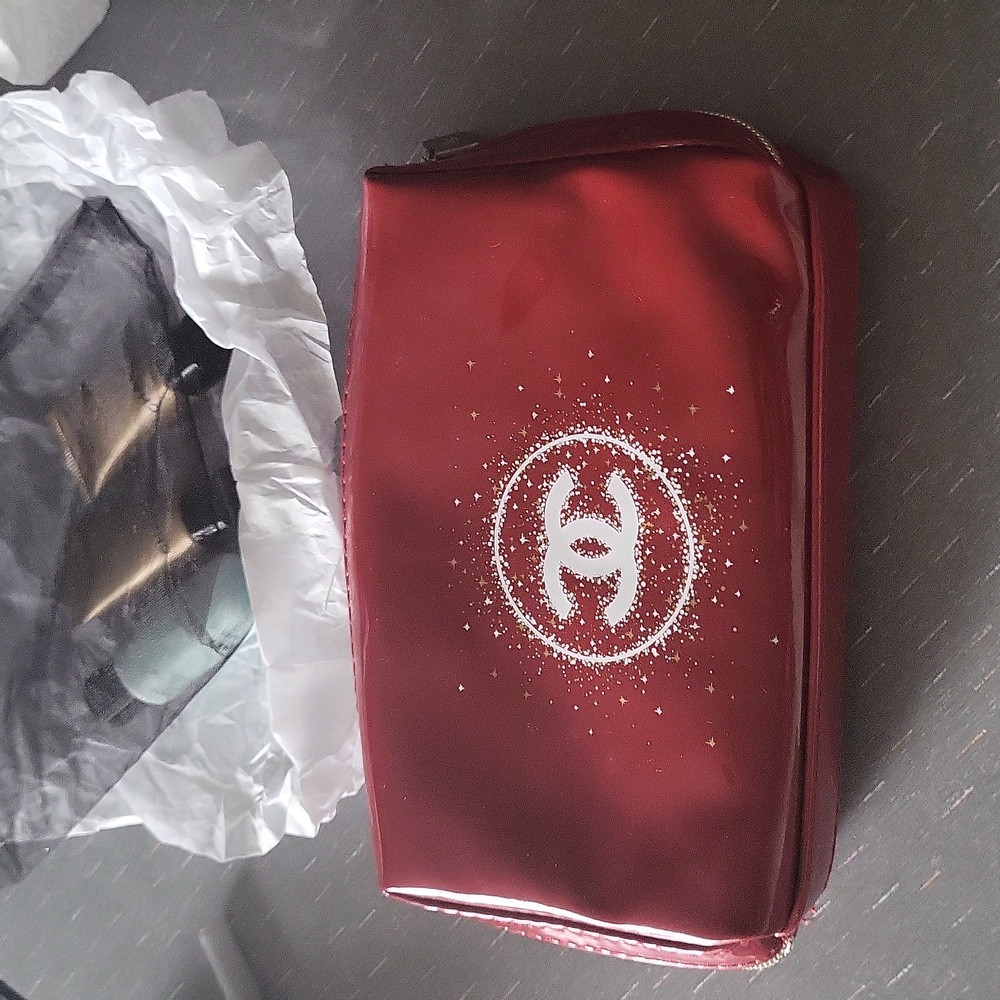Chanel red lacquer makeup bag gorgous new comes boxed sending extra makeup high